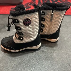 Totes Kids Black and White Quilted Snow Boots
